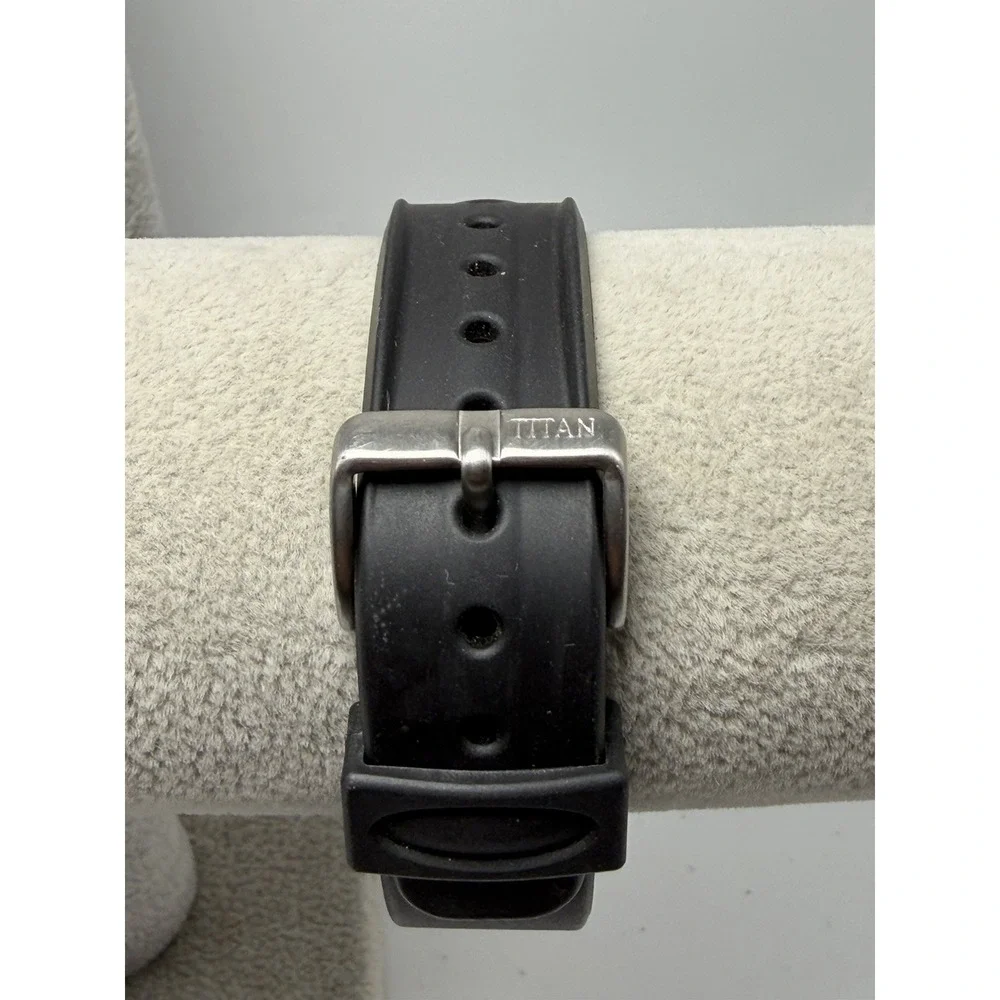 Fastrack By Titan 4003PP01 New Battery‎ Mens Digital Watch 38MM 8